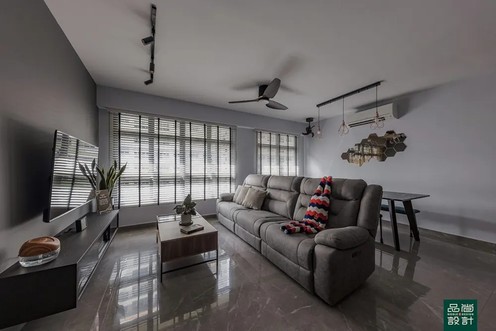Living room in GreenVerge @ Tampines 5-room — interior by Noble Interior Design