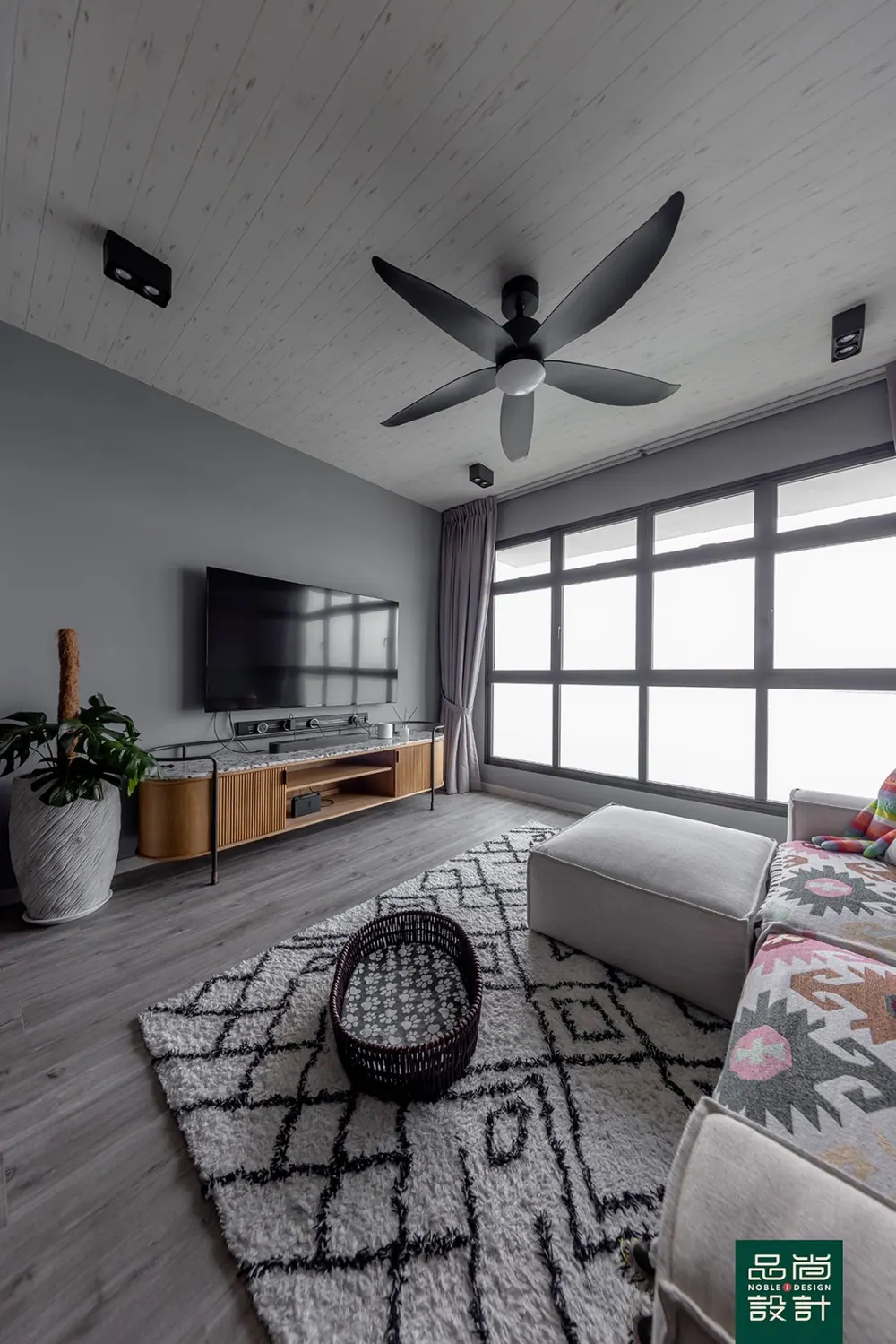 Living room in Waterfront II @ Northshore 4-room — interior by Noble Interior Design