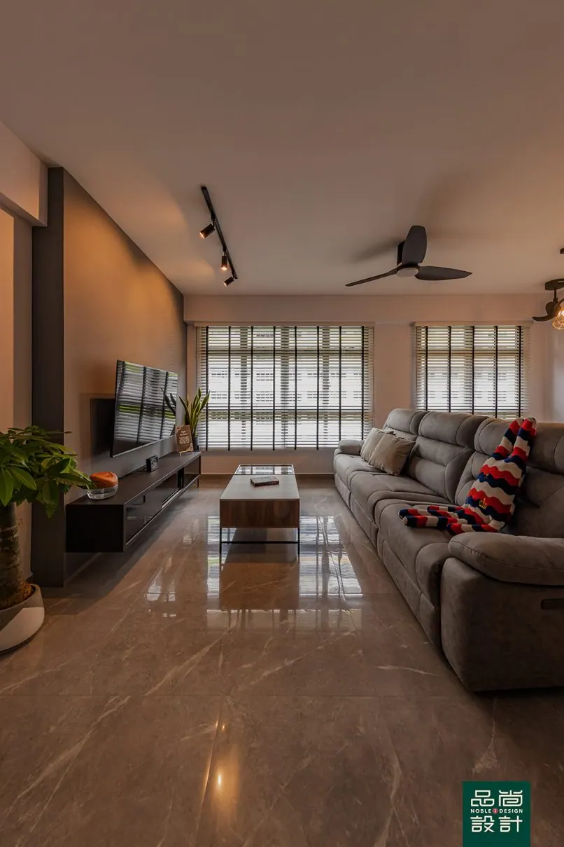 Living room in GreenVerge @ Tampines 5-room — interior by Noble Interior Design