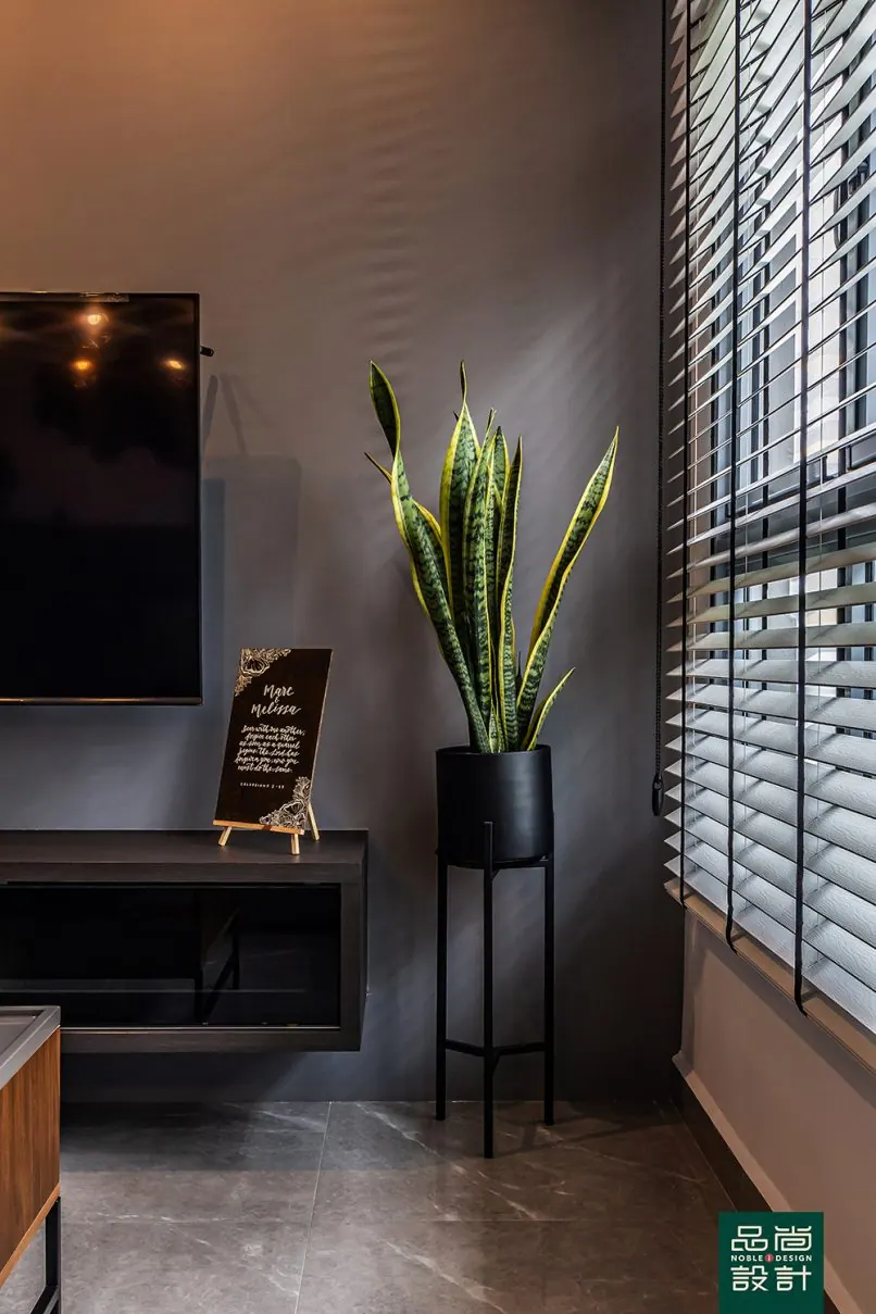 Living room in GreenVerge @ Tampines 5-room — interior by Noble Interior Design