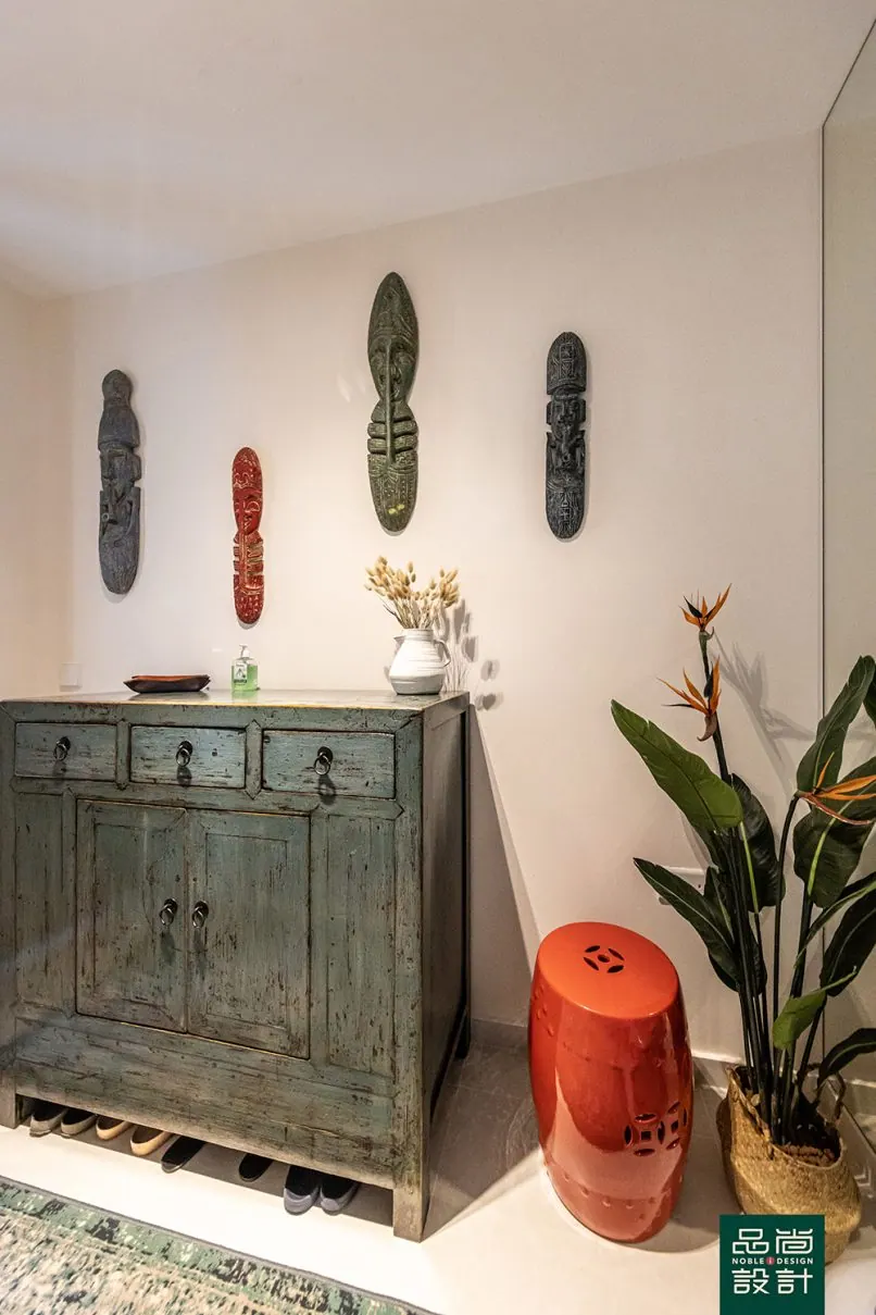 Entrance in Twin VEW 4 Bedroom — interior by Noble Interior Design