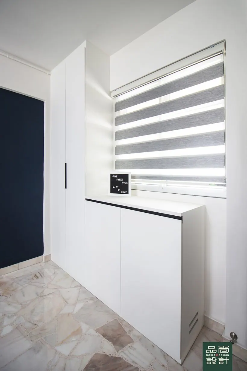 Entrance in Yishun Gardens 3-room — interior by Noble Interior Design