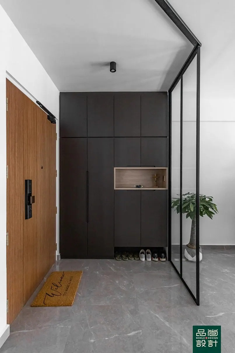 Entrance in GreenVerge @ Tampines 5-room — interior by Noble Interior Design