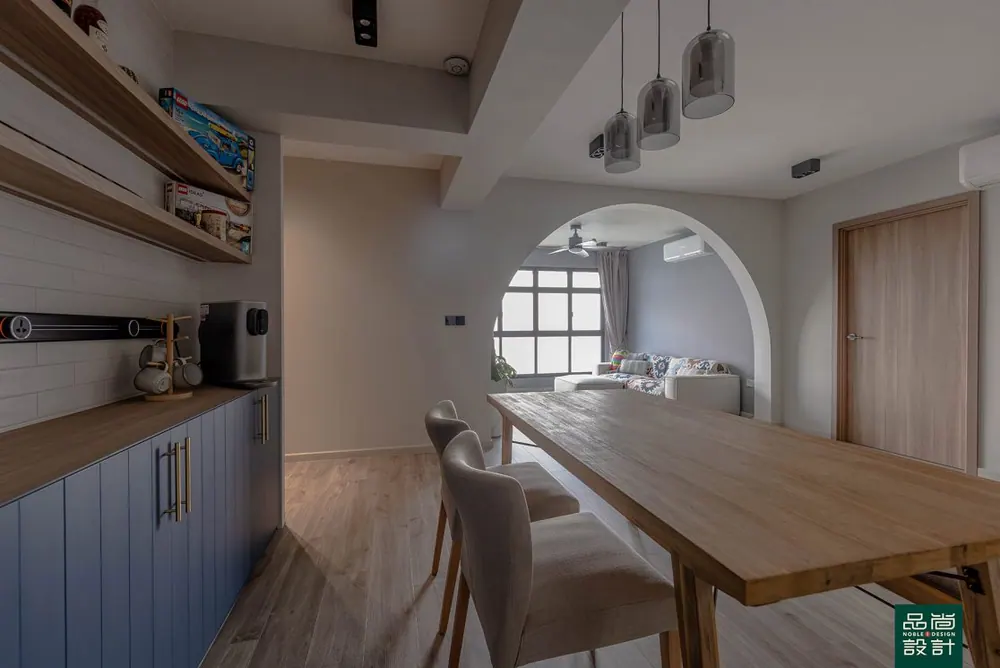 Dining area in Waterfront II @ Northshore 4-room — interior by Noble Interior Design
