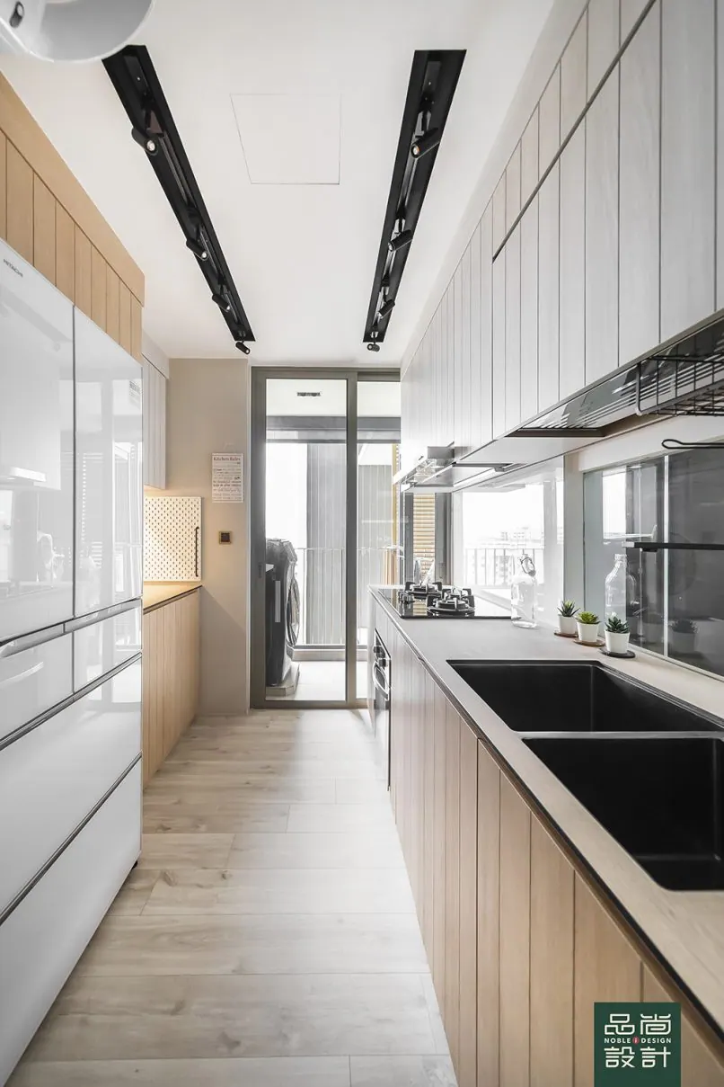 Kitchen in Sol Acres 3&FlexRoom — interior by Noble Interior Design