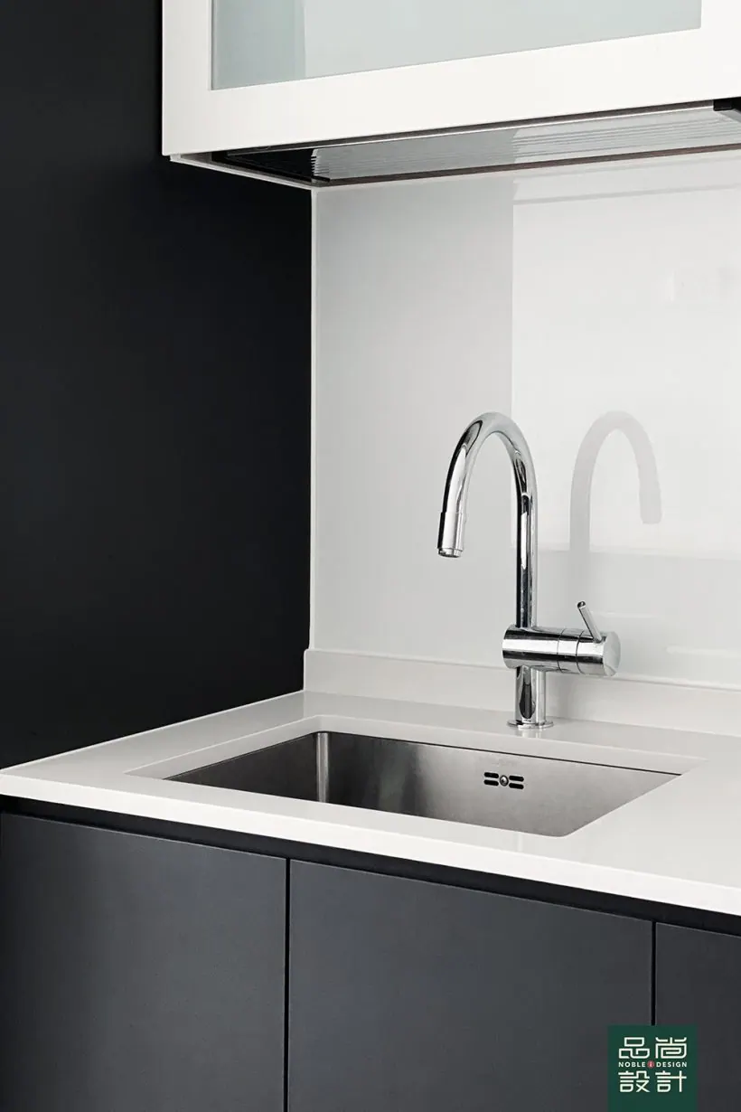 Kitchen in Yishun Gardens 3-room — interior by Noble Interior Design