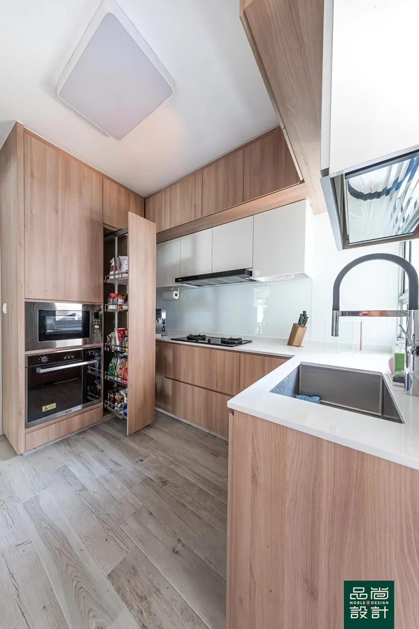 Kitchen in Teck Ghee Vista @ AMK 4-room — interior by Noble Interior Design