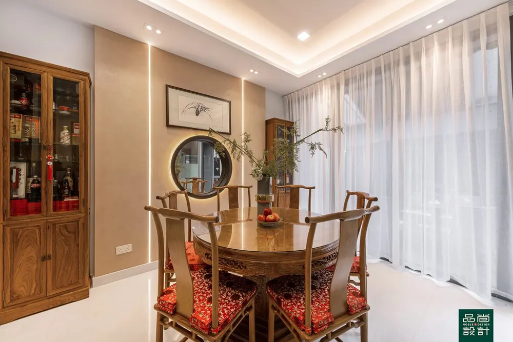 Dining area in Hillcrest Villa — interior by Noble Interior Design