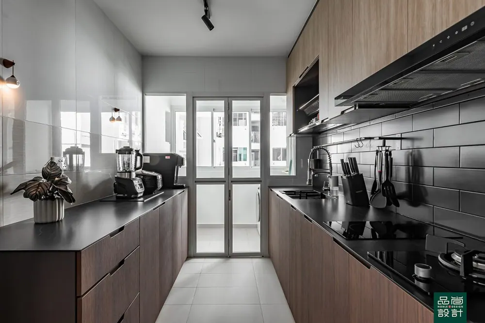 Kitchen in GreenVerge @ Tampines 5-room — interior by Noble Interior Design