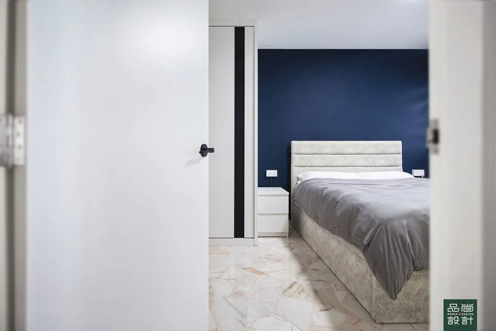 Master bedroom in Yishun Gardens 3-room — interior by Noble Interior Design