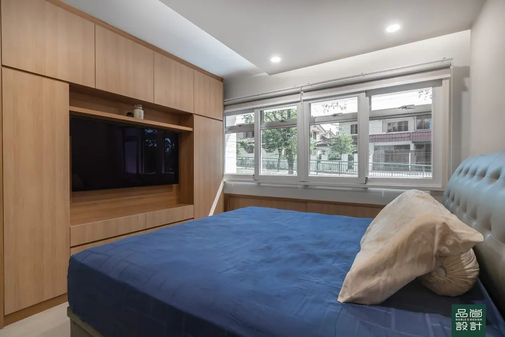 Master bedroom in AMK — interior by Noble Interior Design