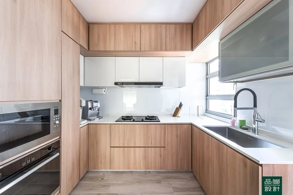 Kitchen in Teck Ghee Vista @ AMK 4-room — interior by Noble Interior Design