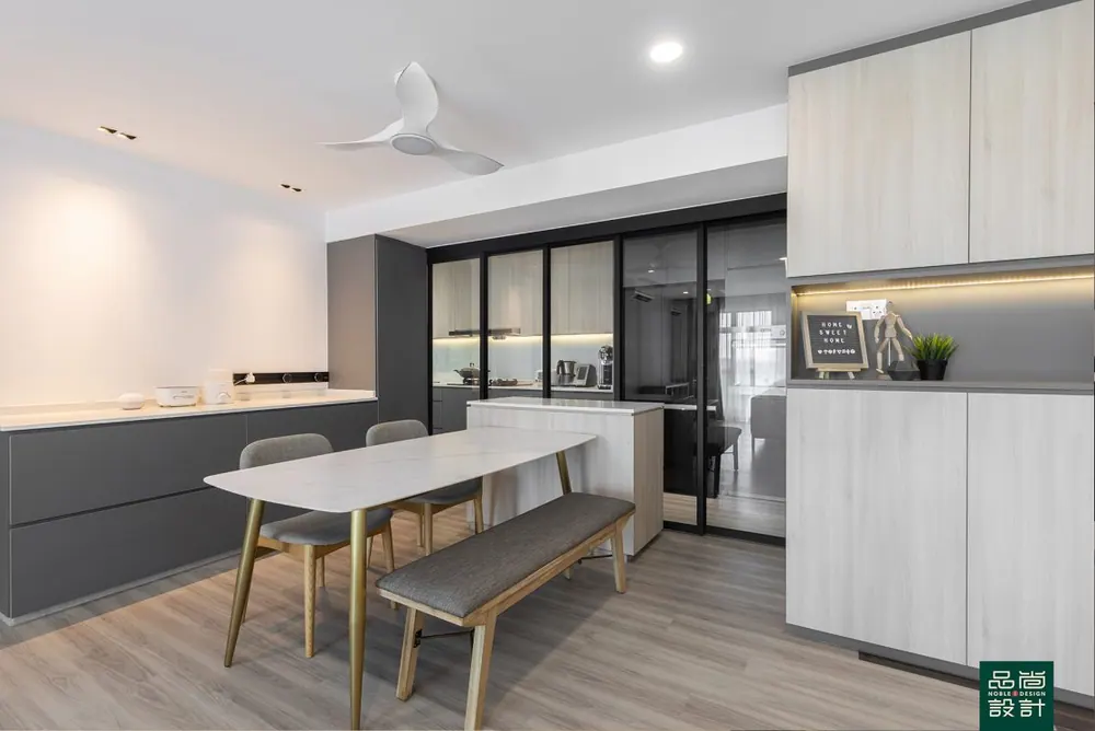 Dining area in Punggol Edgedale Plains 5-room — interior by Noble Interior Design