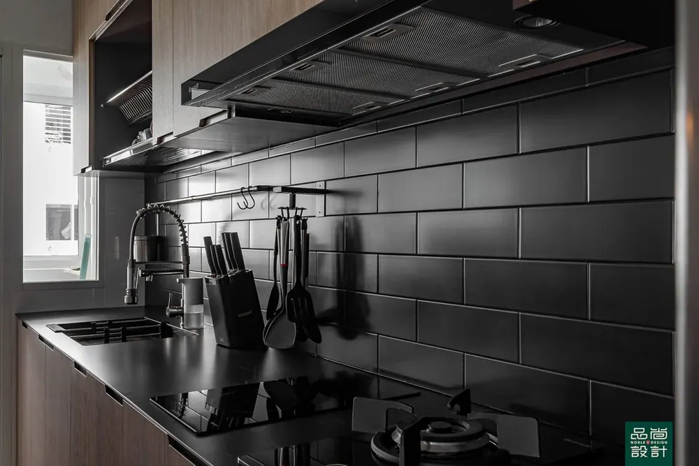 Kitchen in GreenVerge @ Tampines 5-room — interior by Noble Interior Design