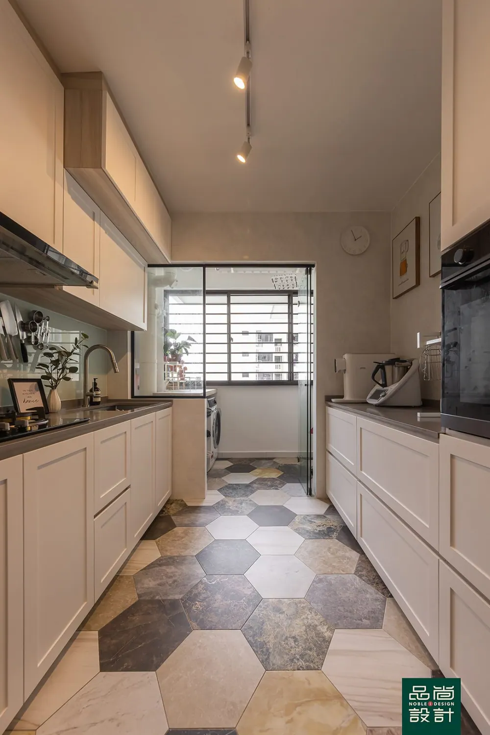 Kitchen in Fernvale Rivergrove 4-room — interior by Noble Interior Design