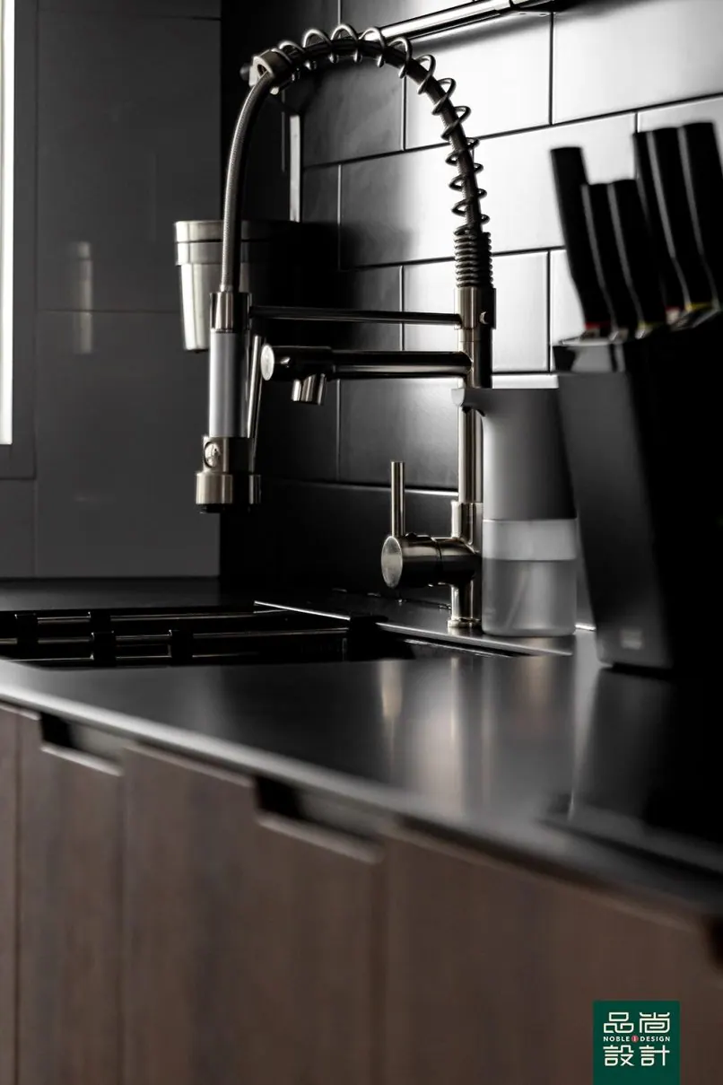 Kitchen in GreenVerge @ Tampines 5-room — interior by Noble Interior Design