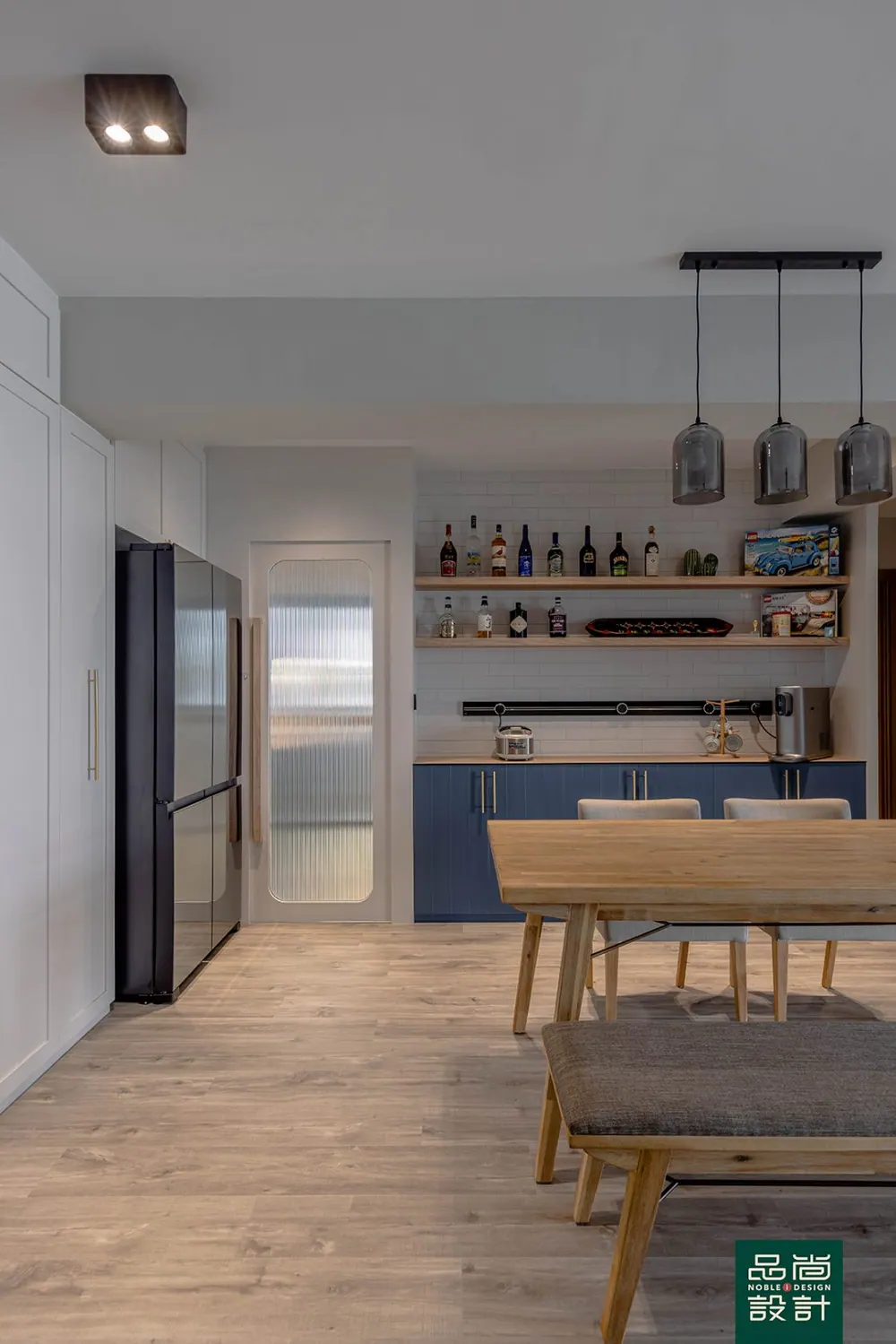 Dining area in Waterfront II @ Northshore 4-room — interior by Noble Interior Design