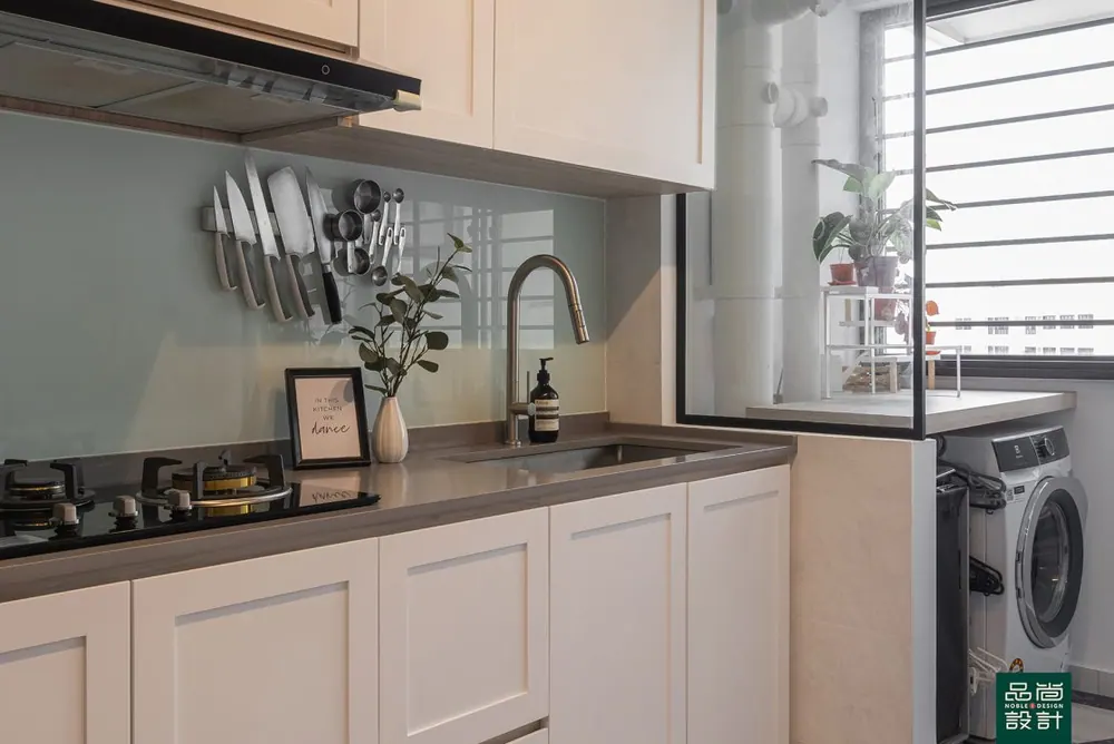 Kitchen in Fernvale Rivergrove 4-room — interior by Noble Interior Design