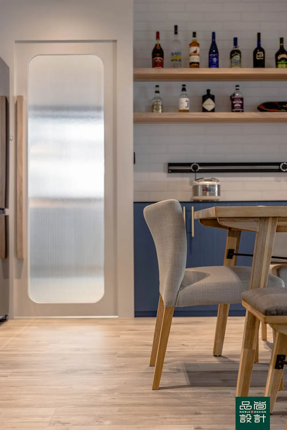 Dining area in Waterfront II @ Northshore 4-room — interior by Noble Interior Design