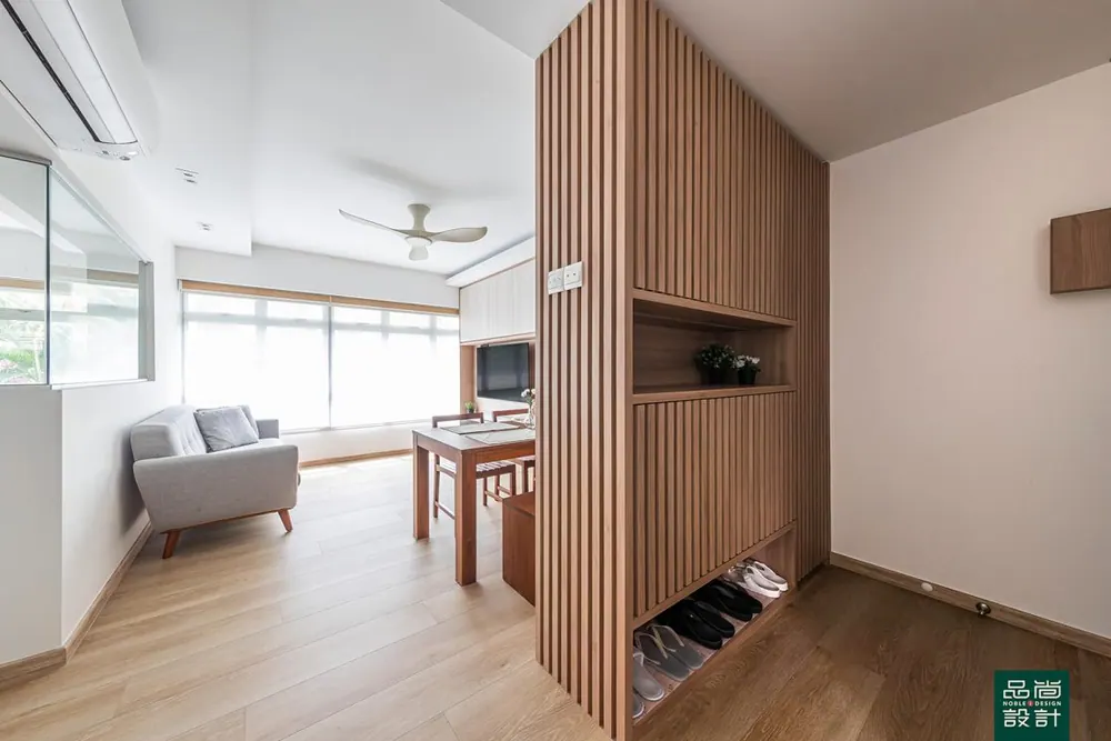 Living room in Teck Ghee Vista @ AMK 4-room — interior by Noble Interior Design