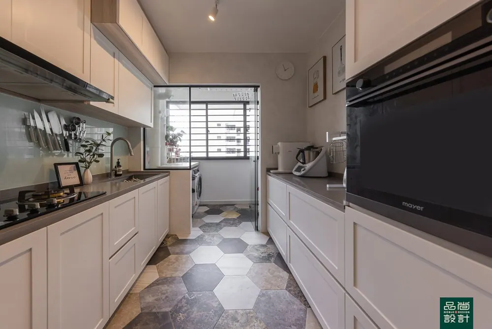 Kitchen in Fernvale Rivergrove 4-room — interior by Noble Interior Design