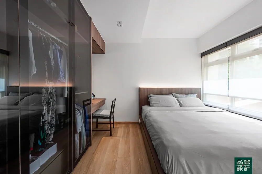 Master bedroom in Teck Ghee Vista @ AMK 4-room — interior by Noble Interior Design