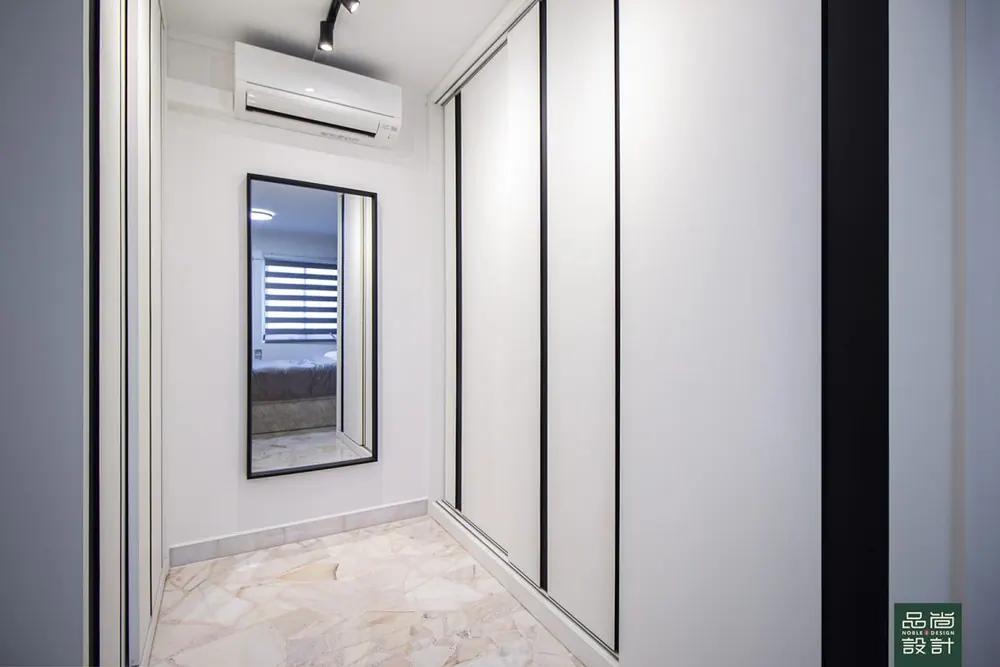 Wardrobe in Yishun Gardens 3-room — interior by Noble Interior Design