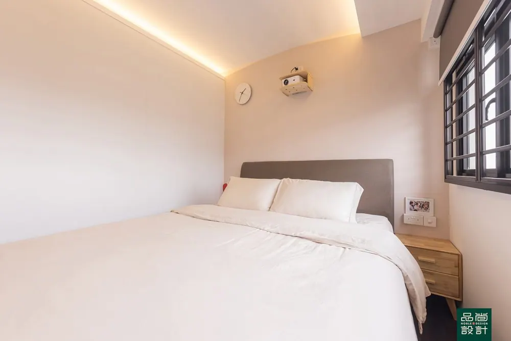 Master bedroom in Fernvale Rivergrove 4-room — interior by Noble Interior Design