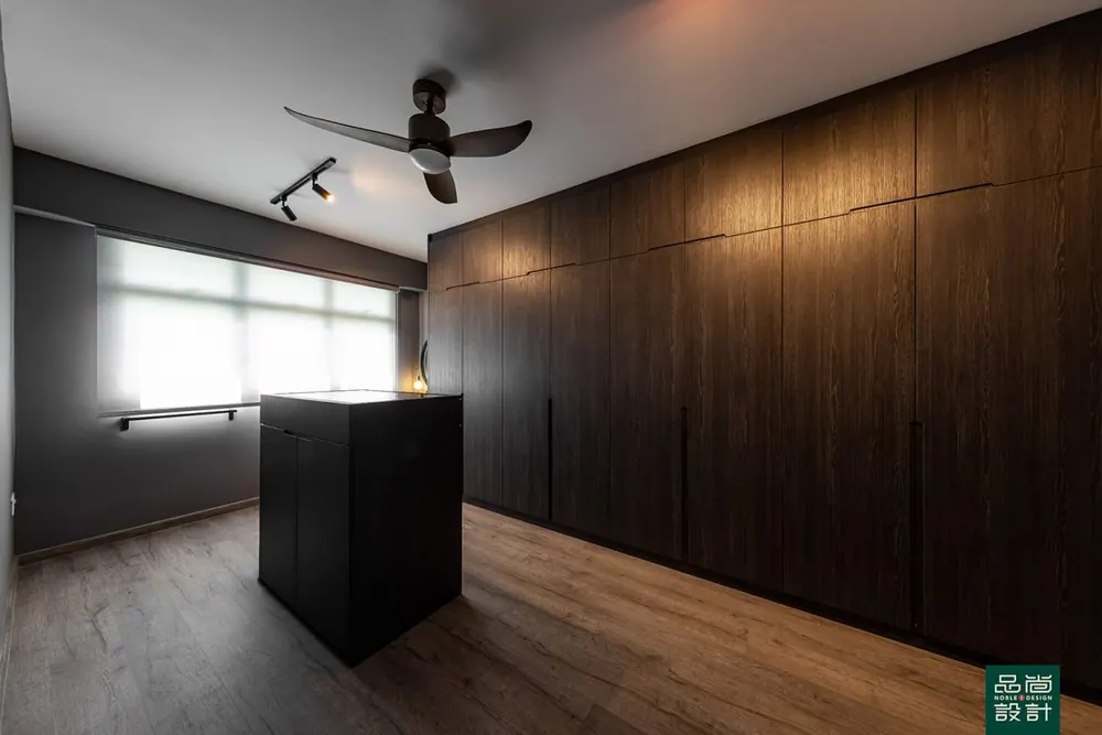 Wardrobe in GreenVerge @ Tampines 5-room — interior by Noble Interior Design
