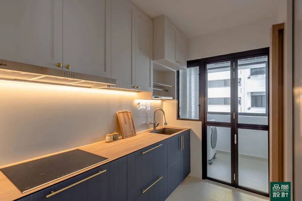 Kitchen in Waterfront II @ Northshore 4-room — interior by Noble Interior Design