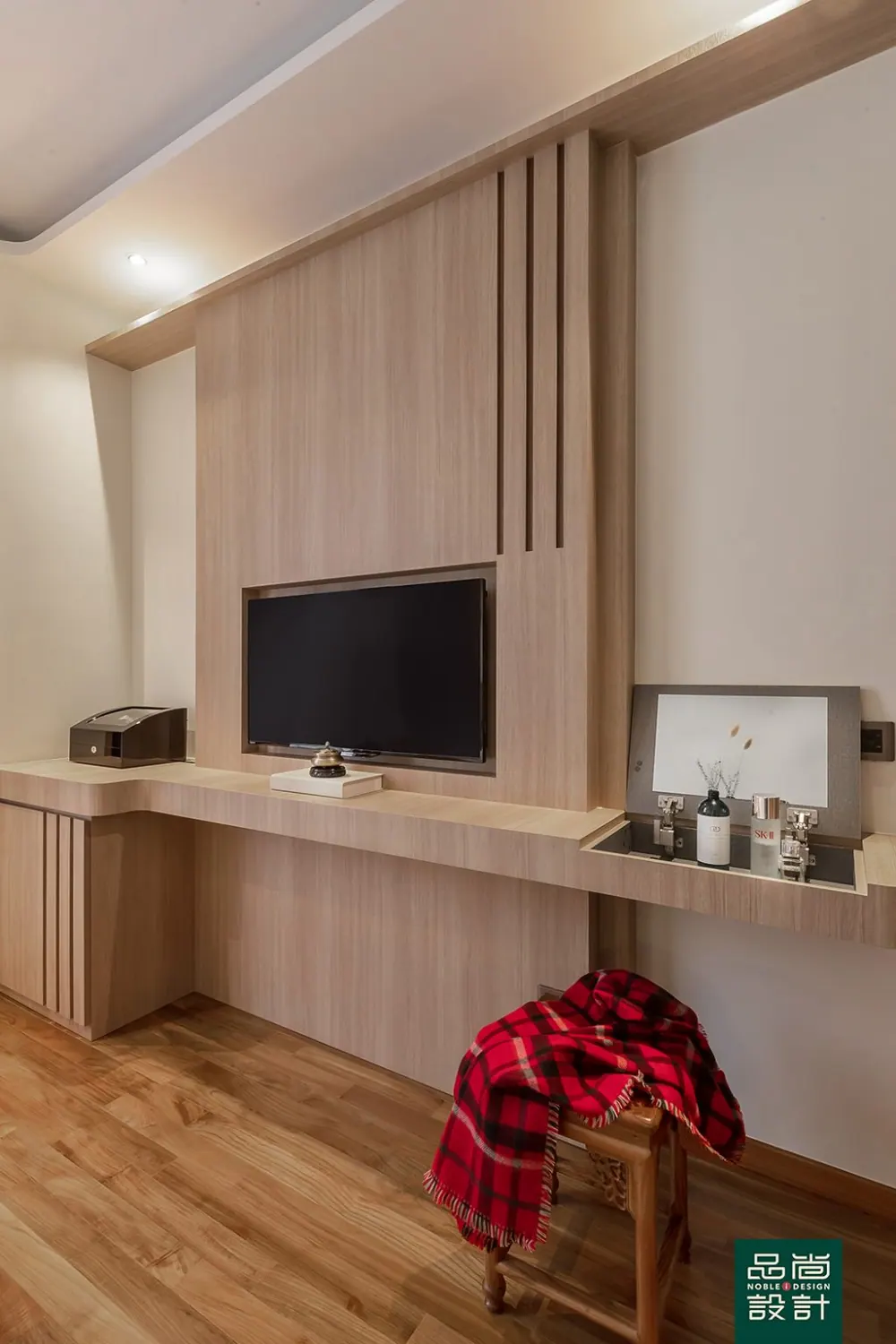 Feature wall in Hillcrest Villa — interior by Noble Interior Design