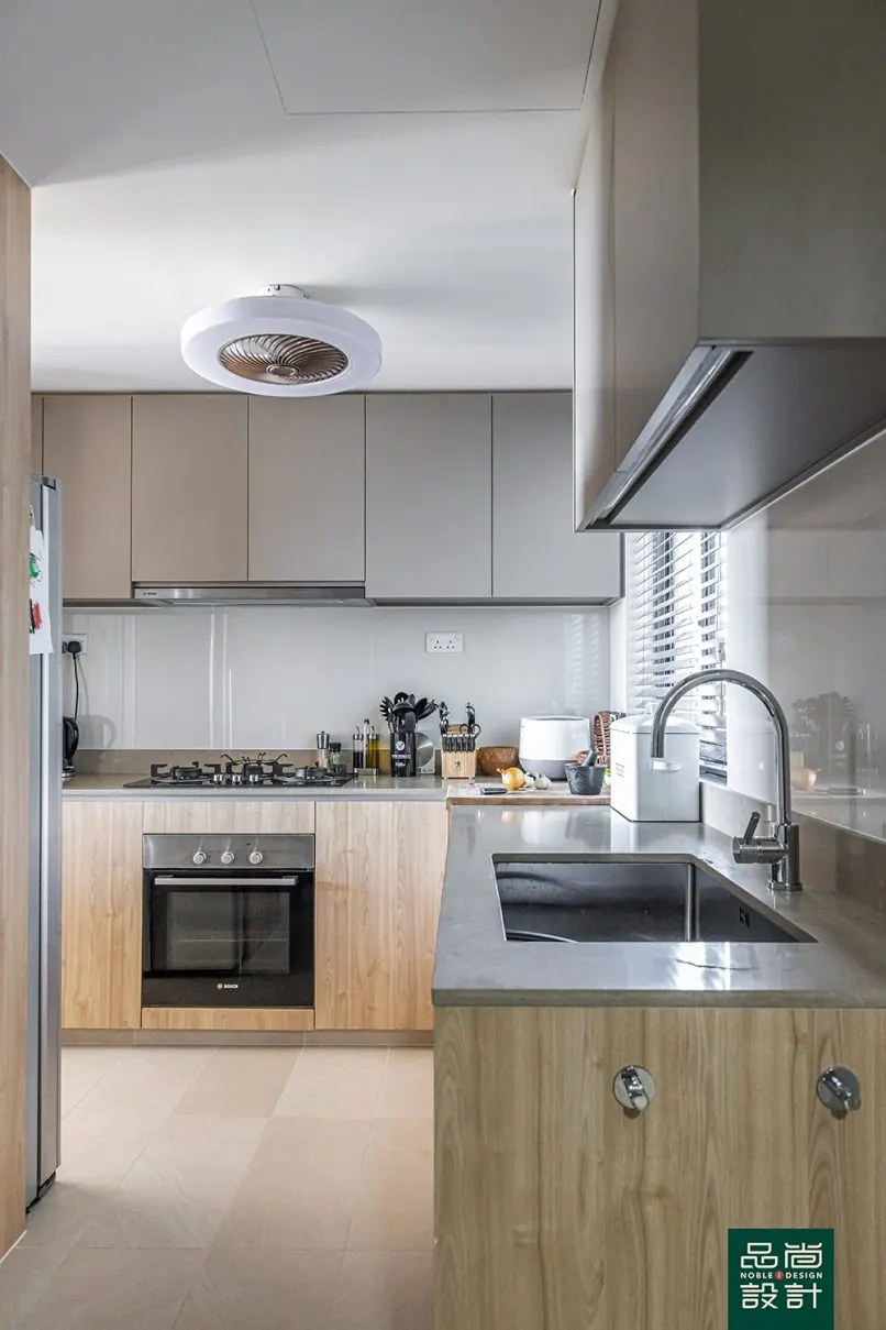 Kitchen in Twin VEW 4 Bedroom — interior by Noble Interior Design