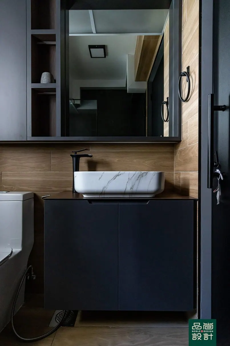 Bathroom in GreenVerge @ Tampines 5-room — interior by Noble Interior Design