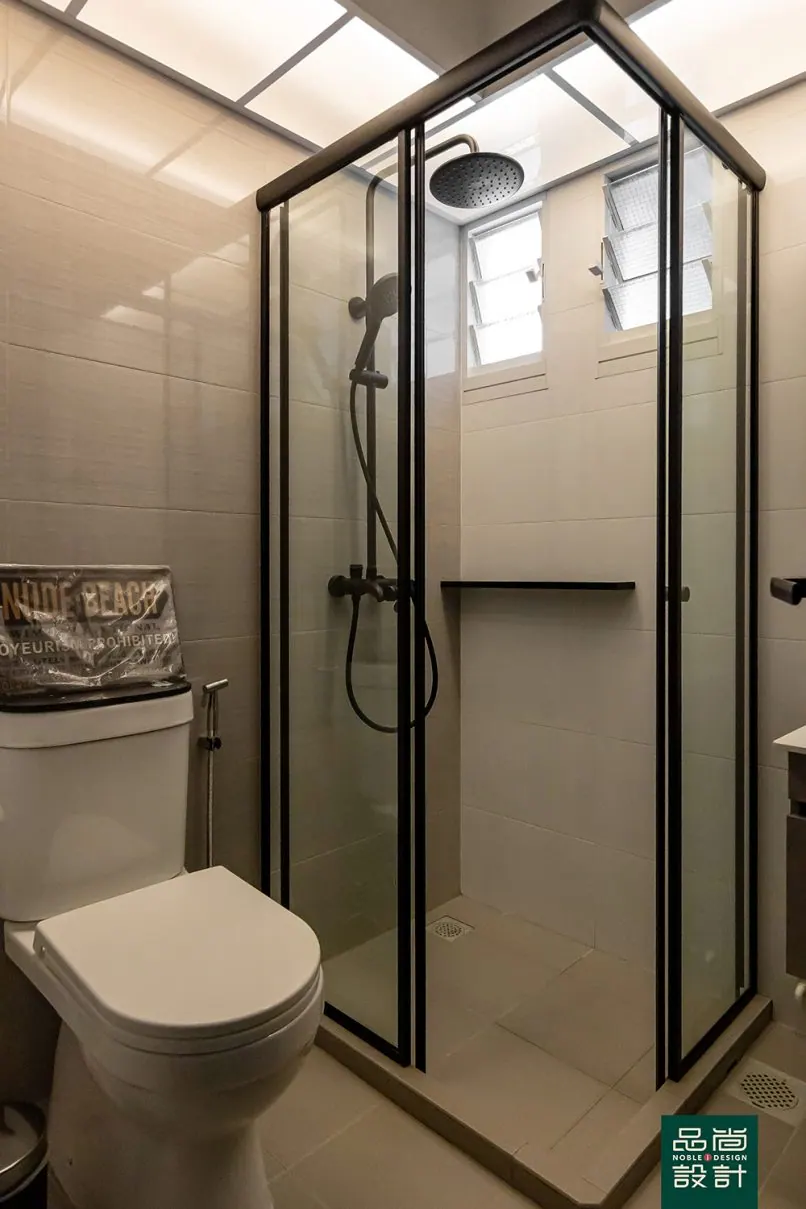 Bathroom in GreenVerge @ Tampines 5-room — interior by Noble Interior Design