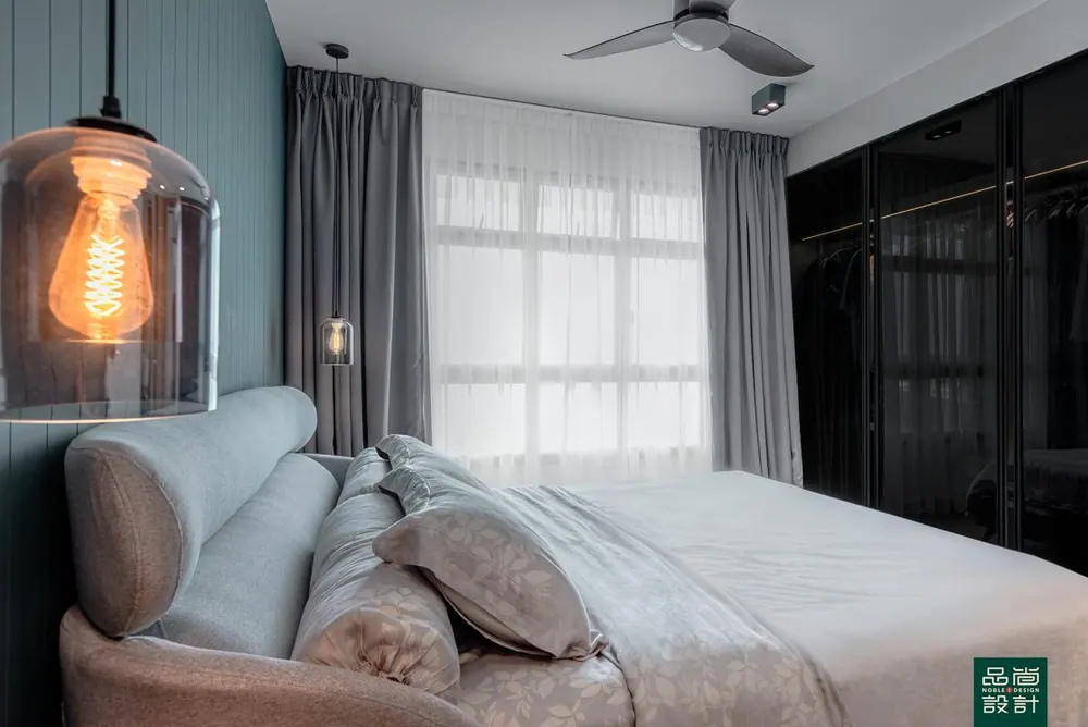 Master bedroom in Waterfront II @ Northshore 4-room — interior by Noble Interior Design