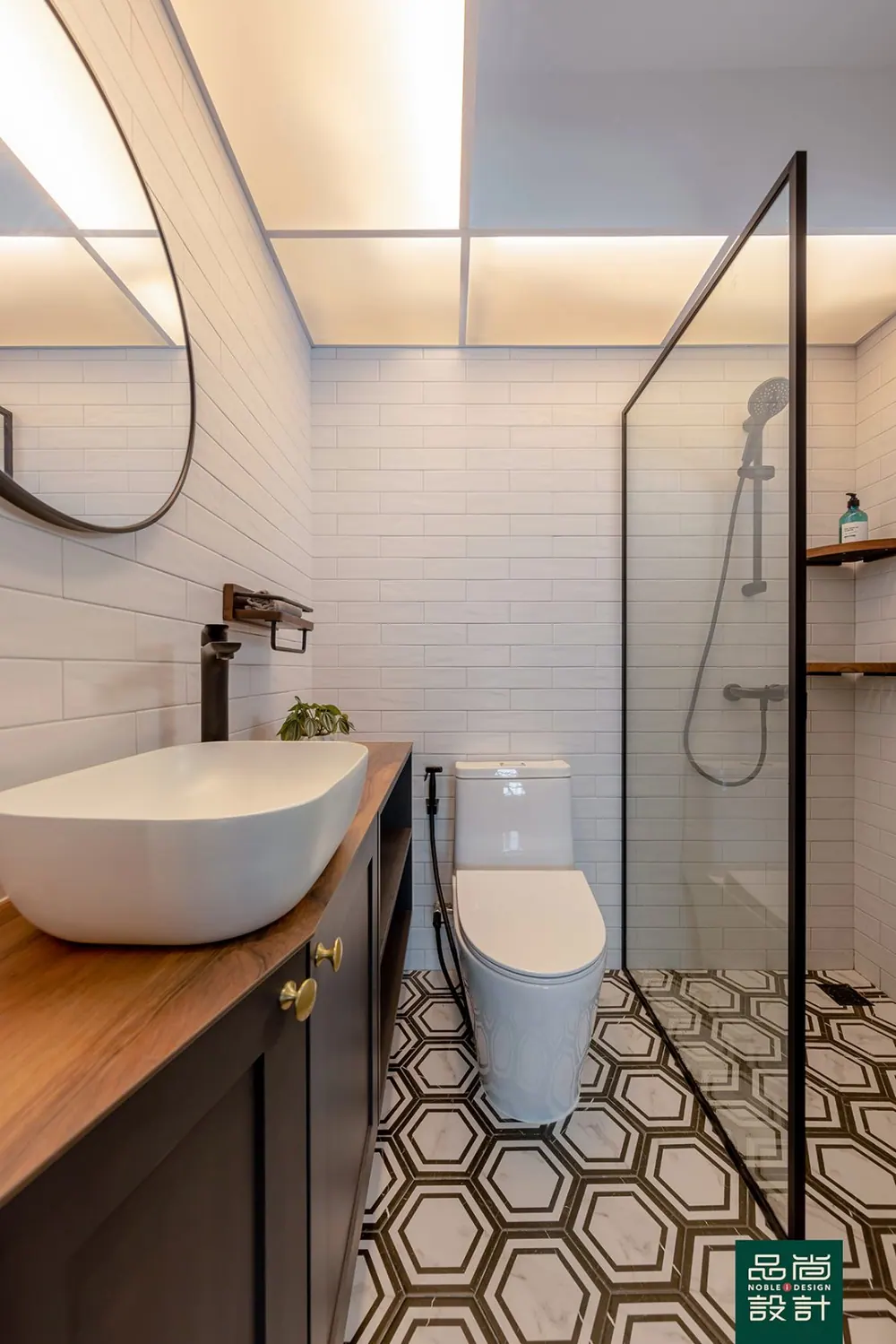 Bathroom in Waterfront II @ Northshore 4-room — interior by Noble Interior Design
