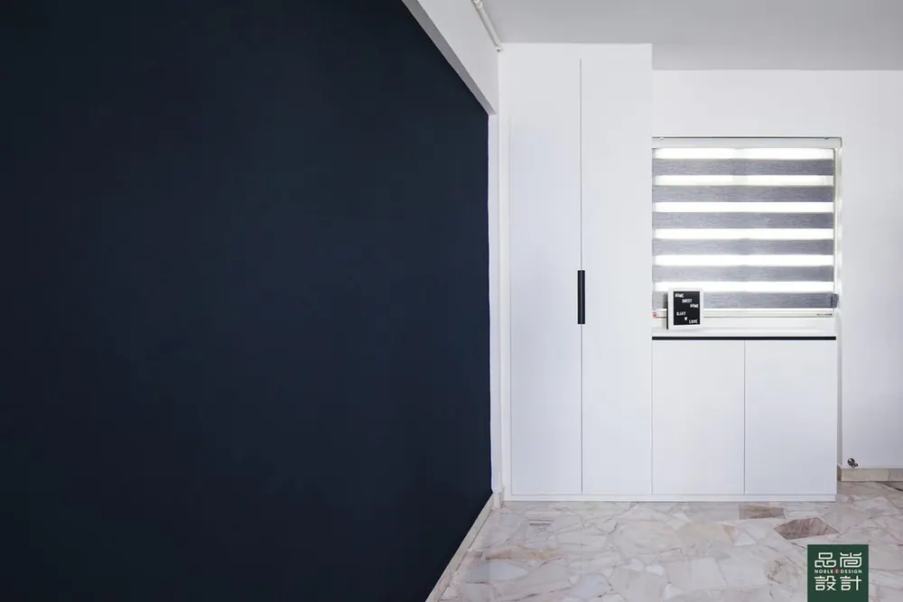 Entrance in Yishun Gardens 3-room — interior by Noble Interior Design