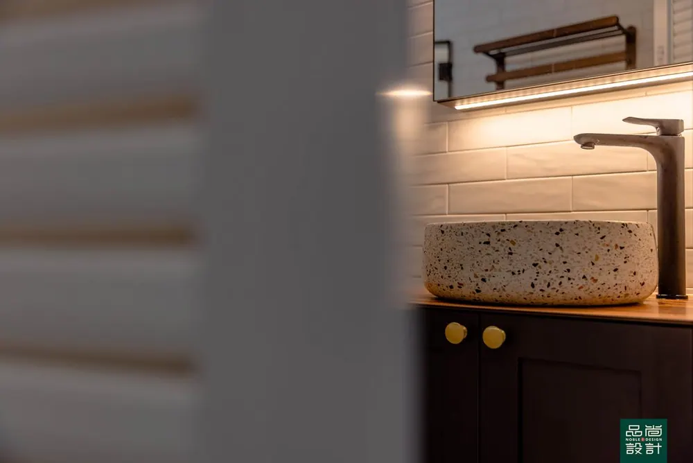 Bathroom in Waterfront II @ Northshore 4-room — interior by Noble Interior Design