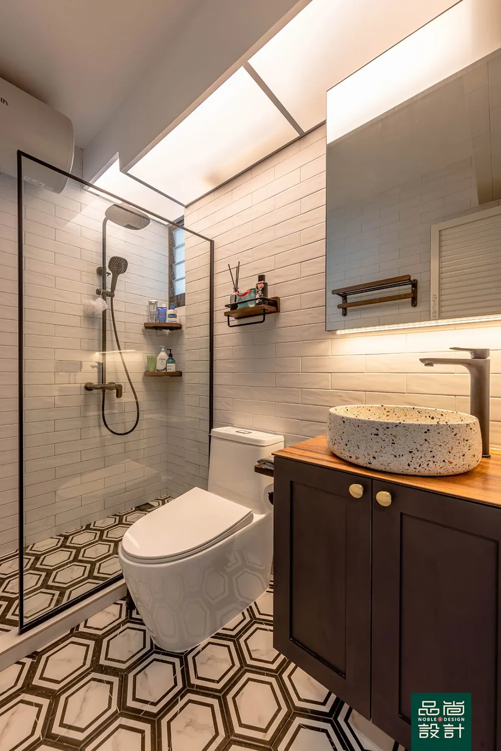 Bathroom in Waterfront II @ Northshore 4-room — interior by Noble Interior Design