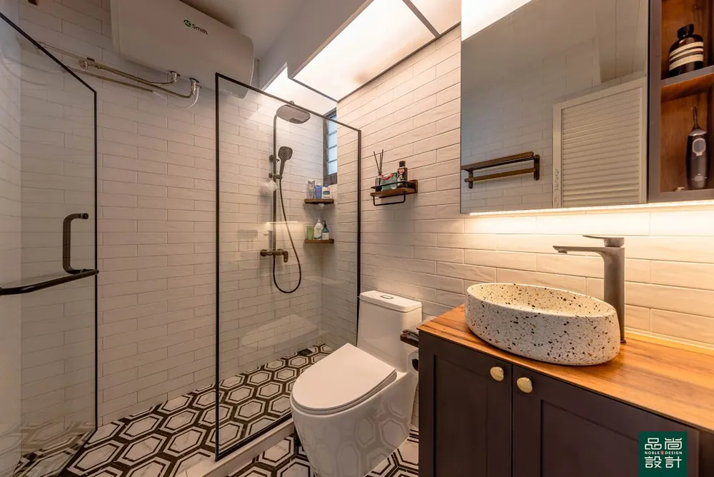 Bathroom in Waterfront II @ Northshore 4-room — interior by Noble Interior Design