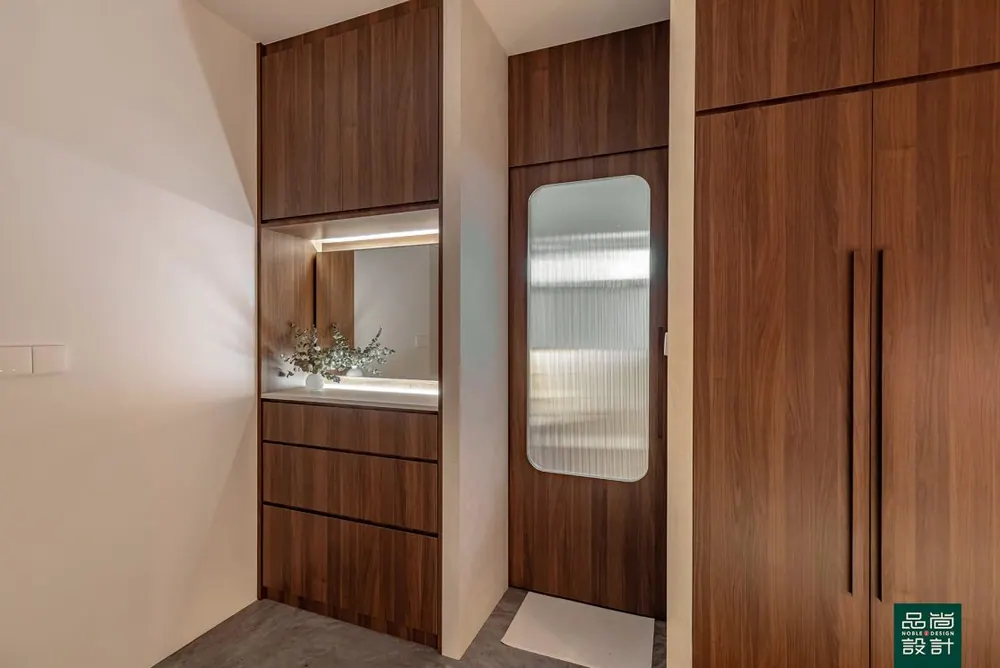 Wardrobe in GreenVerge @ Tampines 4-room — interior by Noble Interior Design