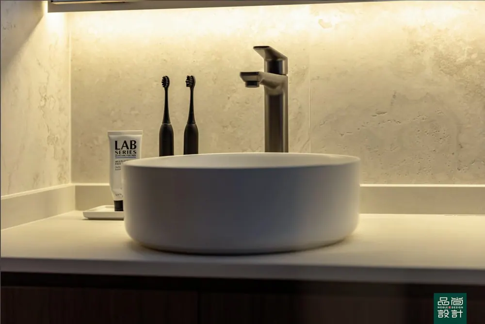 Bathroom in GreenVerge @ Tampines 4-room — interior by Noble Interior Design