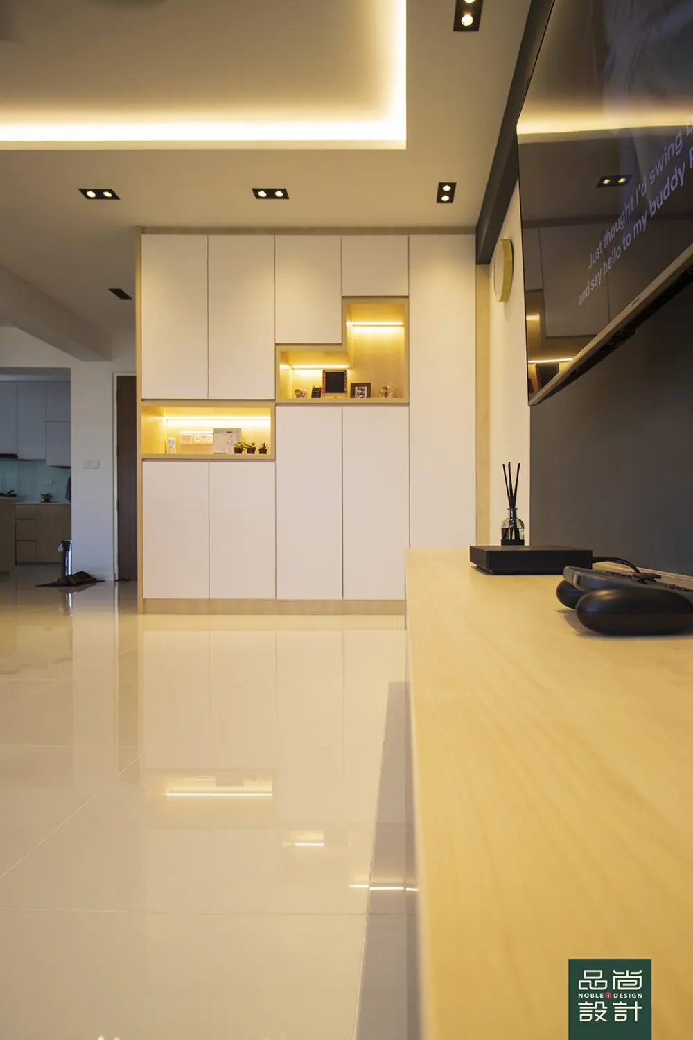 Entrance in Tampines Green Ridges 4-room — interior by Noble Interior Design