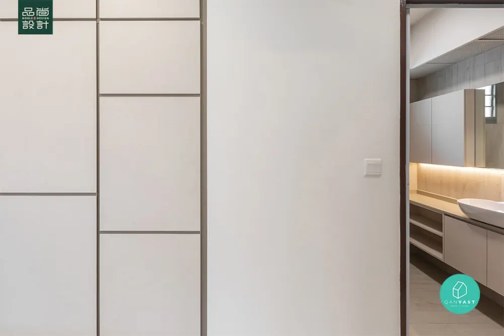 Wardrobe in Fernvale Ridge 5-room — interior by Noble Interior Design