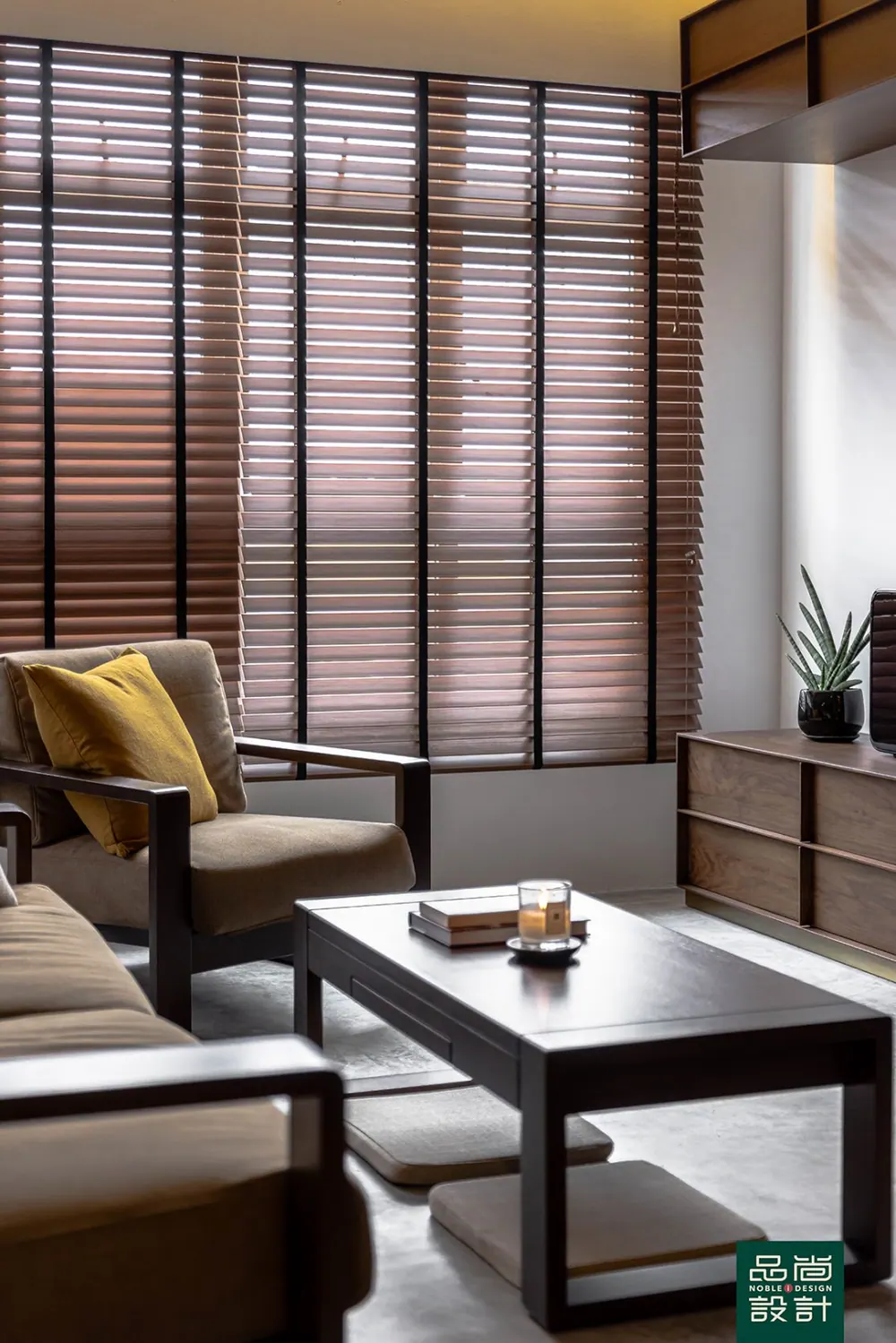 Living room in GreenVerge @ Tampines 4-room — interior by Noble Interior Design