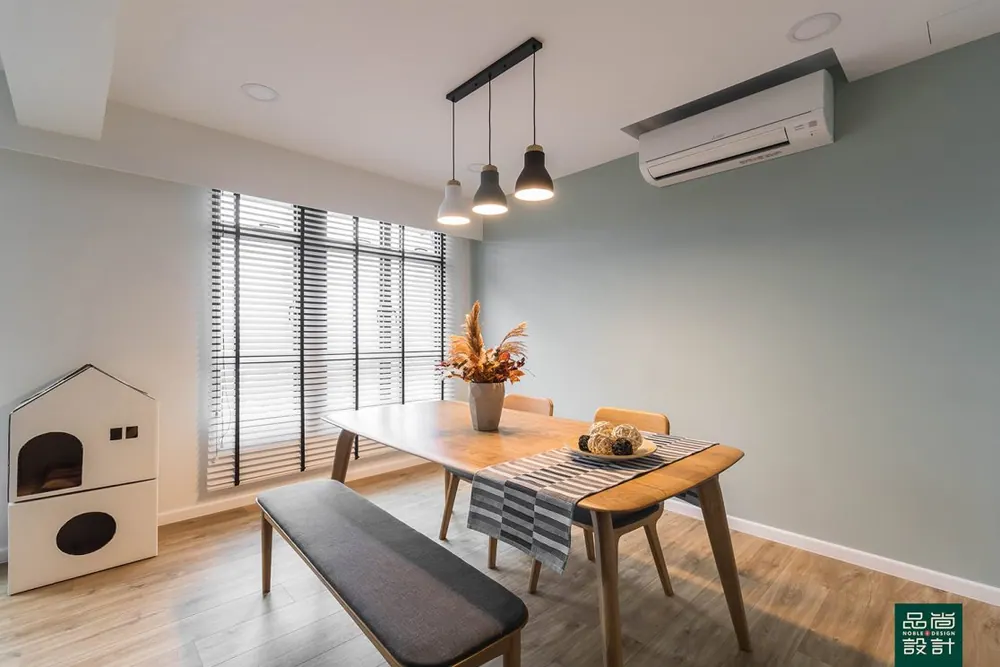 Dining area in Alkaff Lakeview 4-room — interior by Noble Interior Design