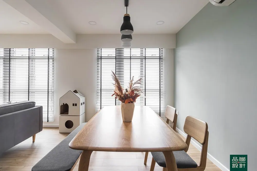 Dining area in Alkaff Lakeview 4-room — interior by Noble Interior Design