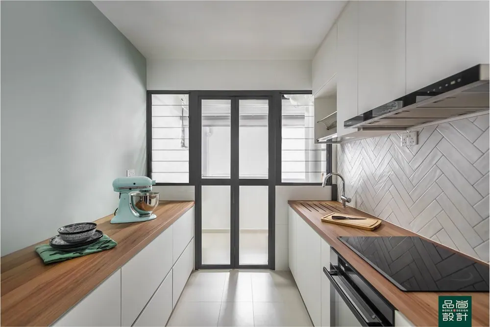 Kitchen in Alkaff Lakeview 4-room — interior by Noble Interior Design