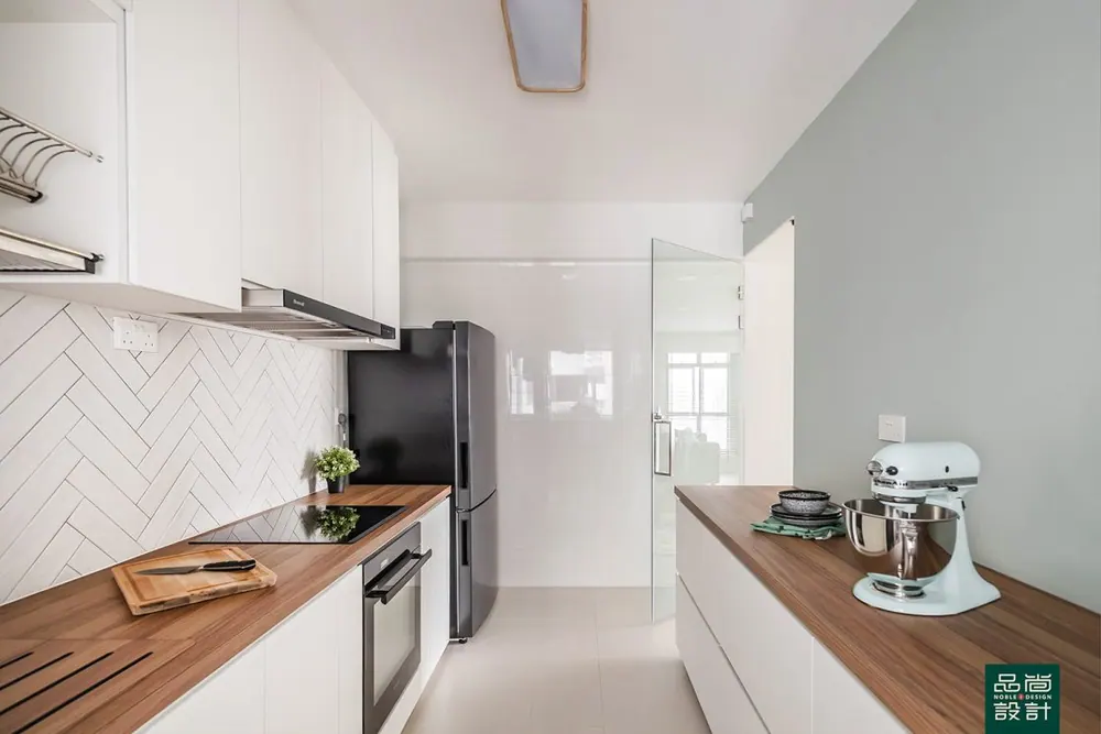 Kitchen in Alkaff Lakeview 4-room — interior by Noble Interior Design