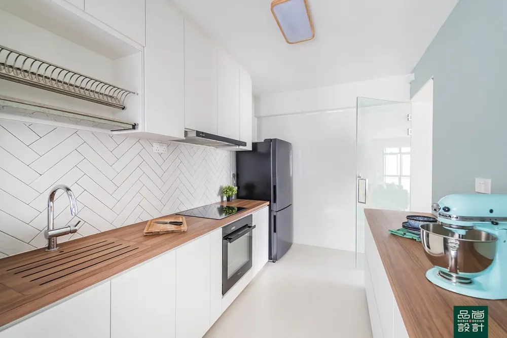 Kitchen in Alkaff Lakeview 4-room — interior by Noble Interior Design